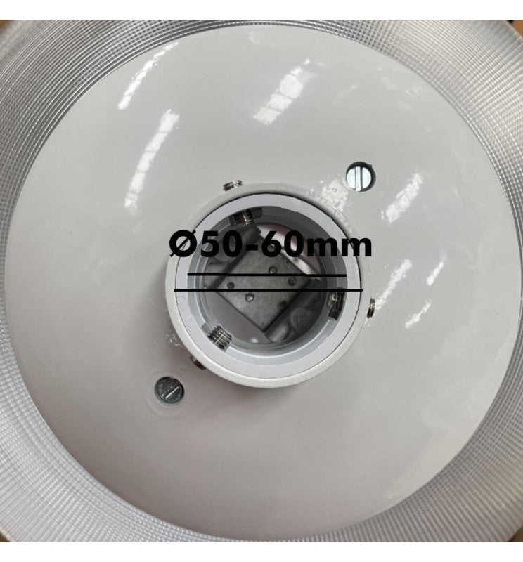 Farola Vial tipo Globo fabricada en PMMA con un reflector interior de aluminio, diseñada especialmente para reducir la contaminación lumínica tanto en áreas urbanas como residenciales. El PMMA es un material altamente resistente a la radiación UV y no amarillea, garantizando una vida útil superior a 15 años. Admite cualquier tipo de bombilla LED con casquillo E27, siendo recomendada de alta potencia entre 40w y 50w. Dimensiones Ø 480mm para puntas de farolas de Ø 60mm