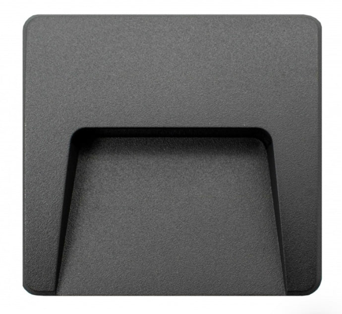 Baliza Exterior LED 3W Superficie Pared Cuadrada. Solución de iluminación arquitectónica diseñada para realzar zonas de paso, accesos y fachadas en proyectos residenciales y profesionales. Su montaje en superficie elimina la necesidad de realizar cortes en muros, ofreciendo una instalación más sencilla y limpia