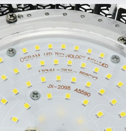 Campana LED  de 200W de potencia con una gran eficiencia lumínica de 120Lm/w, aportando 24.000Lúmenes, gracias a su Chip SMD de marca Osram. Obtendremos una iluminación uniforme y distribuida gracia al diseño de su difusor. 
Consta de una protección IP44, lo cual hace de esta Campana LED, un producto seguro contra humedad y polvo que puede ser usado en exteriores bajo cubierta. Su encendido instantáneo permite un arranque rápido y incorpora una protección contra sobretensiónes de 4Kv. a 220v 