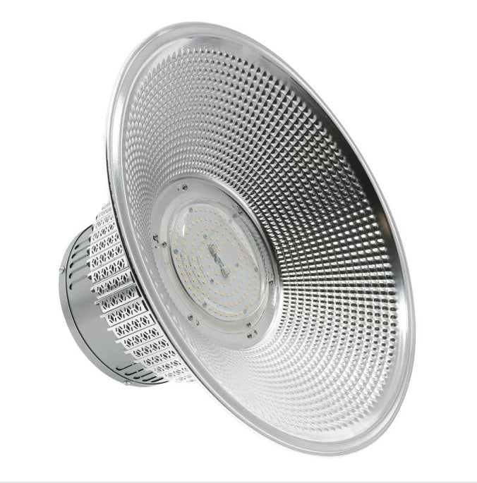 Campana LED  de 200W de potencia con una gran eficiencia lumínica de 120Lm/w, aportando 24.000Lúmenes, gracias a su Chip SMD de marca Osram. Obtendremos una iluminación uniforme y distribuida gracia al diseño de su difusor. 
Consta de una protección IP44, lo cual hace de esta Campana LED, un producto seguro contra humedad y polvo que puede ser usado en exteriores bajo cubierta. Su encendido instantáneo permite un arranque rápido y incorpora una protección contra sobretensiónes de 4Kv. a 220v 