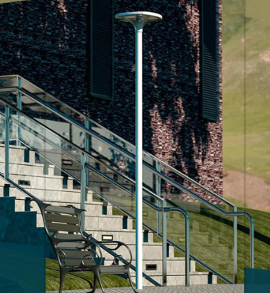 Farola equipada con la última tecnología LED, esta farola ofrece una potencia
de 100W y una luminosidad de 2.700lm, asegurando una iluminación brillante y uniforme en todo momento.
Con una temperatura de color de 3000K, proporciona una luz cálida y
agradable que mejora la visibilidad sin deslumbrar, ideal para una variedad de aplicaciones exteriores.
Incorpora una batería de litio BYD de 121,6Wh. La farola se enciende automáticamente al anochecer y se apaga al amanecer. Apta para columnas de punta de Ø60mm