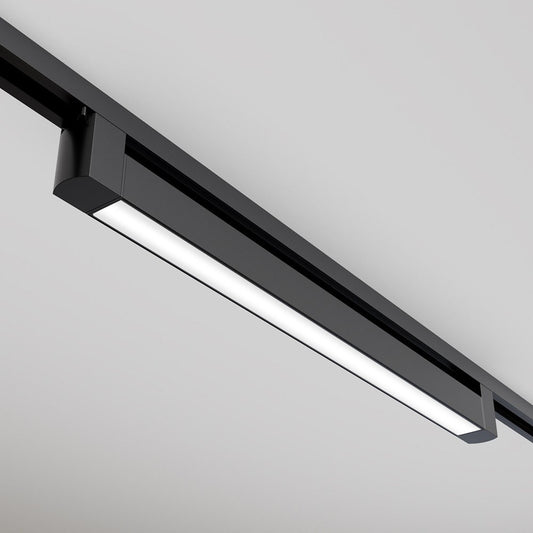 Foco LED para Carril monofasico de 24W con acabado en Negro y Aluminio. Chip de altas prestaciones Sanan. Instalaciones para carriles Monofásicos. El Foco de Carril Lineal posee un ángulo de apertura de 120º y 2000 Lúmenes.
Permite la orientación con ángulo de 80º  que lo hace perfecto para la iluminación en Tiendas, Comercios, Exposiciones …
