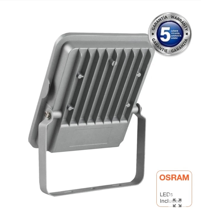 Foco Proyector LED SMD de 50w PRO con chipled OSRAM lo hacen idóneo para iluminar de manera eficaz y durable. Se trata de un producto con una clase energética A++