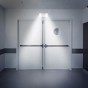 Luz de emergencia y seguridad led 3w 200 lm con AutoTest permanente/No permanente. Marco de empotrar incluido. Apta para locales de pública concurrencía, o como señalización de piloto de seguridad. Autonomía de 1 hora. Dimensiones de corte 246 mm x 84 mm.