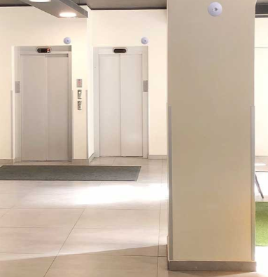 Mini luz de emergencia circular led 3w y 250lm de superficie o empotrable permanente / no permanente. Batería recargable LiFePO4 de 1.800mA que garantiza una autonomía de hasta 3 horas de iluminación contínua, durante cualquier corte de luz. Led indicador de funcionamiento. Voltage de 85v a 265v AC. Protección IP20 solo apta para interiores. Solución práctica, sencilla y discreta para cualquier instalación.