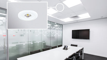 Mini luz de emergencia circular led 3w y 300lm de superficie o empotrable permanente / no permanente. Batería recargable LiFePO4 de 1.800mA que garantiza una autonomía de hasta 3 horas de iluminación contínua, durante cualquier corte de luz. Led indicador de funcionamiento. Voltage de 85v a 265v AC. Protección IP20 solo apta para interiores. Solución práctica, sencilla y discreta para cualquier instalación.