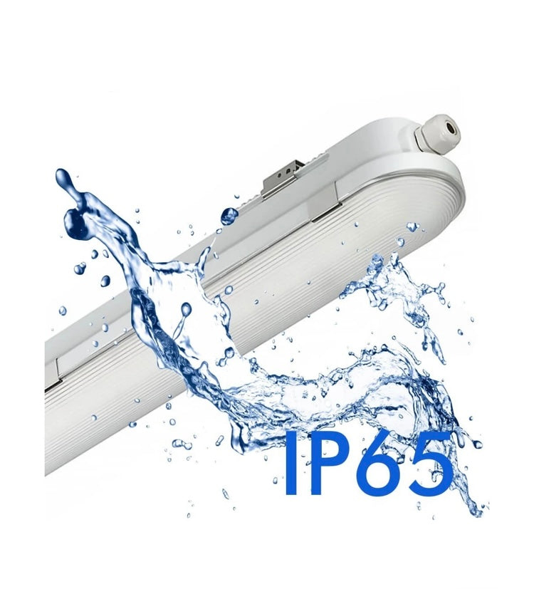 Pantalla estanca de 150cm potencia seleccionable (35W/ 45W/ 55W) y temperatura seleccionable (CCT). Equipada con driver Philips CertaDrive, conexión por ambos extremos y además protección IP65 e IK08.