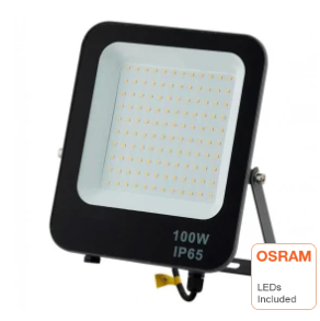 Foco proyector LEDs Osram de construcción robusta y eficiente para la iluminación en diversas aplicaciones. Acabado en color negro su estructura está construida de aluminio y cristal, proporcionando durabilidad y resistencia en diversos entornos. Puede alimentarse con corriente alterna en un rango de 200 a 265V AC, con un ángulo de apertura de 120 grados.