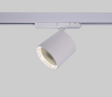 proyector LED para carril trifásico de  40w de potencia, y una luminosidad de 3600 lumens, con el índice de reproducción cromática más alto del mercado (CRI>95)  es un producto de altísima calidad que se distingue por su estética compacta, sin sacrificar la eficiencia ya que incorpora un driver Philips Xitanium de alto rendimiento, que asegura una larga durabilidad.
Su diseño orientable a 360º, con un ángulo de luz a 38º, lo convierte  en un producto ideal para iluminación de tiendas, museos...etc