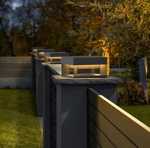 Baliza LED de sobremuro para iluminar tus espacios exteriores con estilo y eficiencia. Equipado con un sistema de selección de temperatura de color CCT, te permite cambiar fácilmente entre luz blanca cálida, neutra y fría para crear la atmósfera ideal. Fabricada en aluminio y PC de alta calidad, puede montarse sobre muros, brindando una iluminación decorativa y ambiental para caminos, jardines, patios, terrazas,
Dimensiones 200x200x101mm
Chip LED SMD3030,Flujo Luminoso 300 lúmenes, Batería LiFePO4 de 5000mA