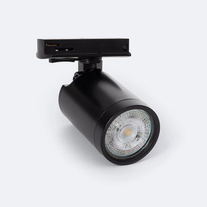 Foco de carril monofásico con casquillo GU10,  ideal para iluminar grandes superficies desde los techos. La luz emitida por los focos se enfoca y dirige  para resaltar las características de los objetos a distancia.
Gracias a su moderno diseño en acabado blanco o negro, puede utilizarse en numerosos estilos y ambientes: salones y dormitorios, así como restaurantes, tiendas y hoteles, también puede ser utilizado en todo tipo de tiendas: moda, estética, peluquería, joyerías, restaurantes, etc.