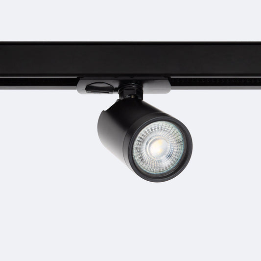 Foco de carril monofásico con casquillo GU10,  ideal para iluminar grandes superficies desde los techos. La luz emitida por los focos se enfoca y dirige  para resaltar las características de los objetos a distancia.
Gracias a su moderno diseño en acabado blanco o negro, puede utilizarse en numerosos estilos y ambientes: salones y dormitorios, así como restaurantes, tiendas y hoteles, también puede ser utilizado en todo tipo de tiendas: moda, estética, peluquería, joyerías, restaurantes, etc.
