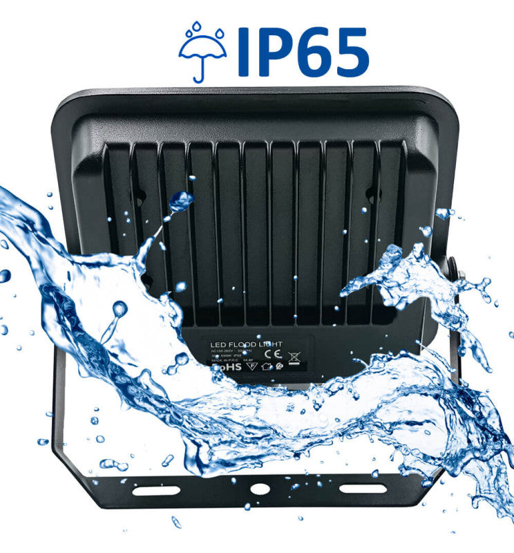 Iluminación de seguridad en entradas, patios, garajes y zonas residenciales,
jardines y exteriores, proporcionando visibilidad y seguridad en senderos y accesos. Naves industriales y almacenes, mejorando la iluminación en áreas de carga y descarga. Zonas de estacionamiento, garantizando una visibilidad óptima y mayor seguridad.