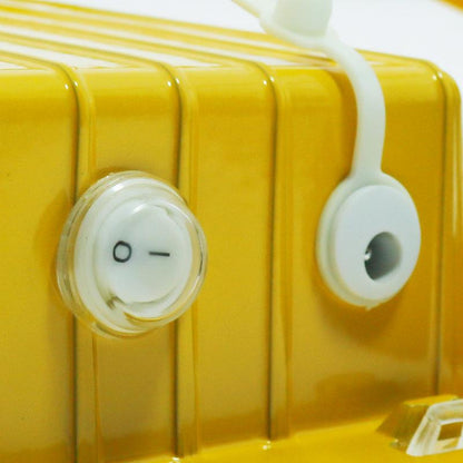 El foco proyector LED con batería portátil es ideal para poder realizar todo tipo de trabajos sin electricidad.
Dispone de una batería de litio de 3.2V 12000mAH, tiene una autonomía de 4-8 horas. Tiempo de carga 8H
Incluye un soporte, cargador para el coche y un cargador para la red eléctrica.
El proyector con batería es IP65 con lo que es ideal para zonas de exterior.
Incluye control remoto para encender y apagar, regular la intensidad o programar el tiempo de encendido