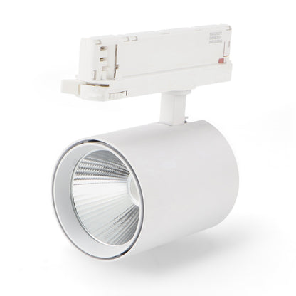 Foco led para carril trifásico de 30w y 3200 lúmenes, con color selesccionable CCT en blanco cálido 3000ºk, blanco natural 4000ºk o blanco frío 6000ºk, con un índice de reproducción cromática (CRI) de 80, lo que permite una reproducción precisa y vibrante de los colores. Angulo de apertura de 36º grados. Garantía de 5 años