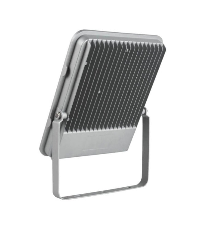 Foco Proyector LED SMD de 100w PRO con chipled OSRAM lo hacen idóneo para iluminar de manera eficaz y durable. Se trata de un producto con una clase energética A++