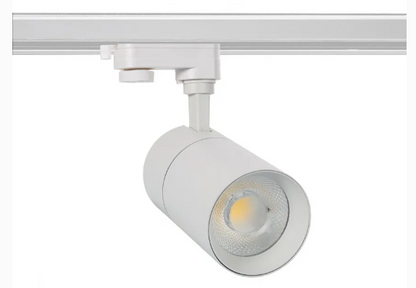 CCT se define en grados Kelvin, según la percepción de color de un LED blanco al ojo humano, podemos diferenciarlos en 3 tipos de color; una luz cálida, una luz neutra y una luz fría, de 2700-3500K, 4000-4500K y 5000-6500K respectivamente
