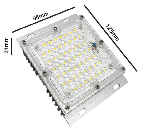 El módulo LED de 40W es una opción ideal para la iluminación exterior en el alumbrado público. Con una potencia de 40W y un rendimiento de 135Lm/W, proporciona un flujo luminoso de 5400 lúmenes, asegurando una iluminación brillante y eficiente.
Fabricado con chip LED BridgeLUX, este módulo LED ofrece una garantía de 5 años, asegurando durabilidad y fiabilidad a largo plazo. 