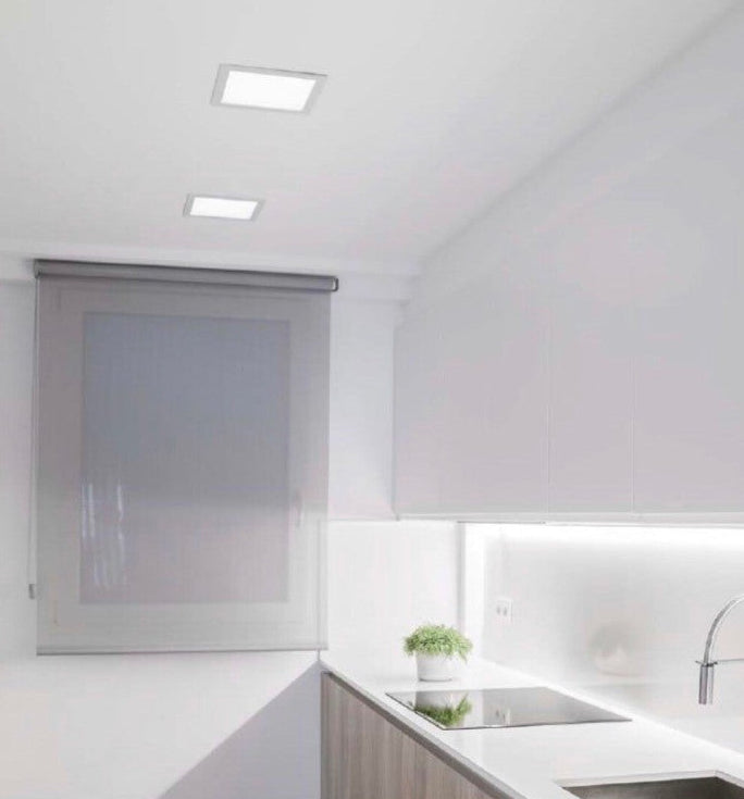 Downlight cuadrado slim led de 24w osram con color seleccionable blanco cálido, natural o frío. con su elevado UGR no tendrás problemas con el deslumbramiento, ya que, dispone de un UGR17. Luminaria TODO EN UNO. Downlihgt LED cuadrado. Con selector de color de luz (cálida, neutra o fría), NO Flicker (sin parpadeos), Driver integrado, Sistema mejorado de disipación térmica.