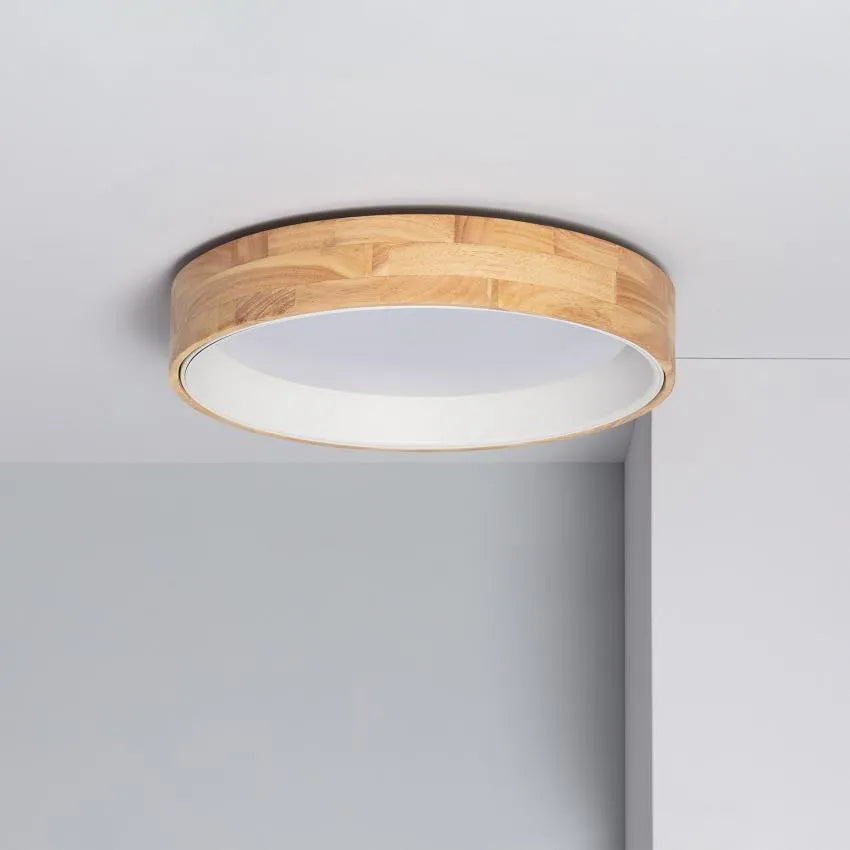 Plafón LED 20W Circular Madera Ø470 mm CCT seleccionable, destaca porque puede cambiar su temperatura de color mediante un selector que está situado en el interior. Materiales muy resistentes como el Metal y Madera. Este tipo de materiales facilitan la disipación del calor que se genera, mejorando el rendimiento de la luminaria.
