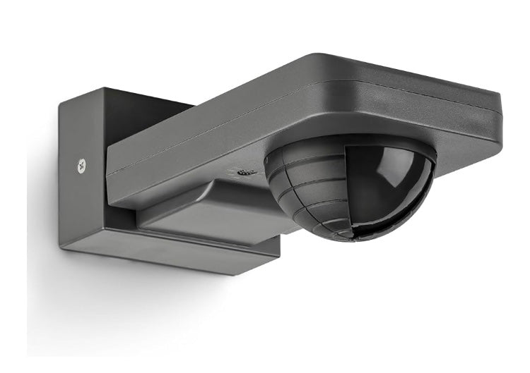 El detector de movimiento tiene un sensor de infrarrojos, detecta incluso los más pequeños movimientos y se caracteriza por su alta precisión.